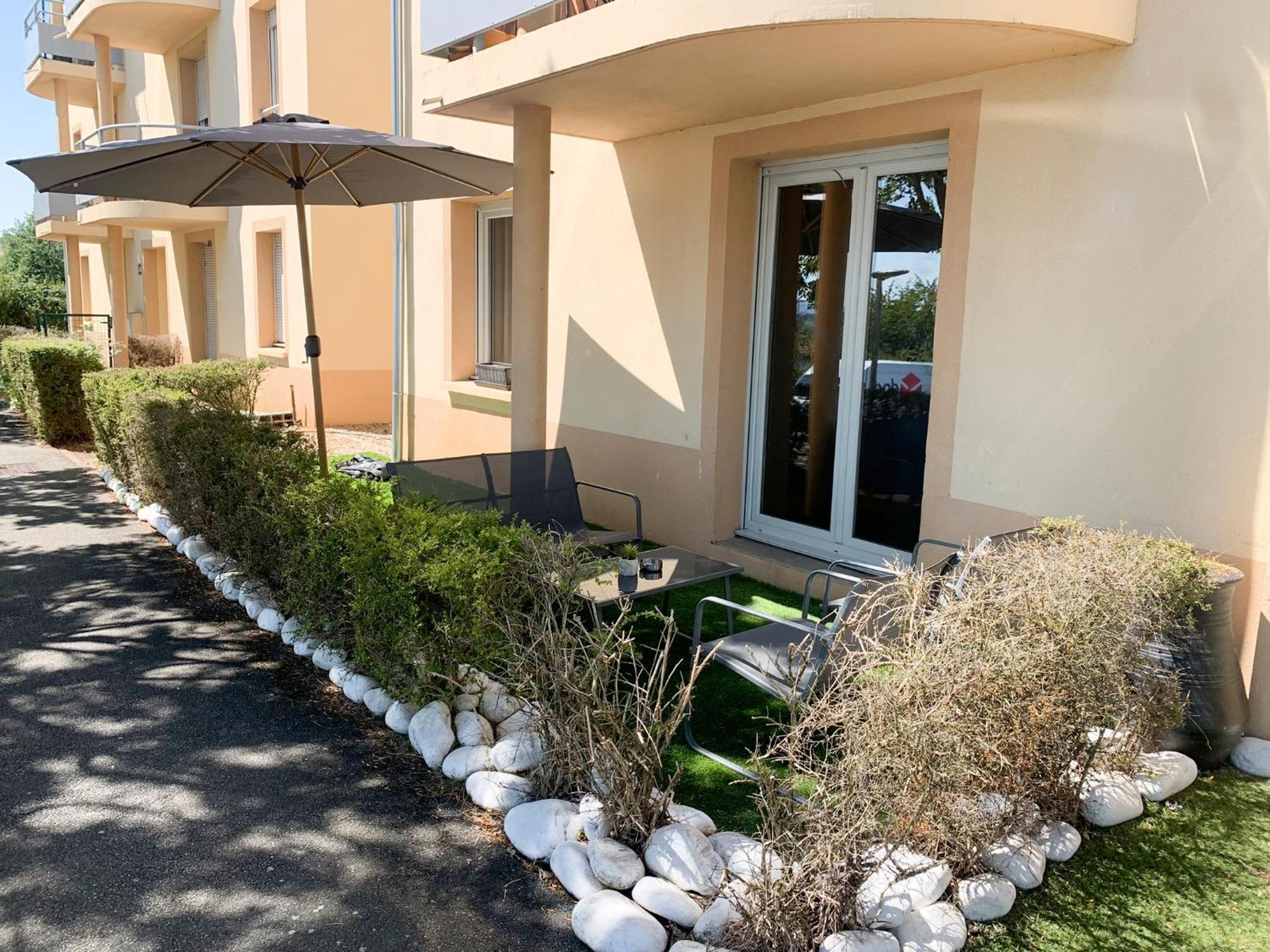 Appartement Les Hauts Du Beaujolais Limas Eksteriør billede